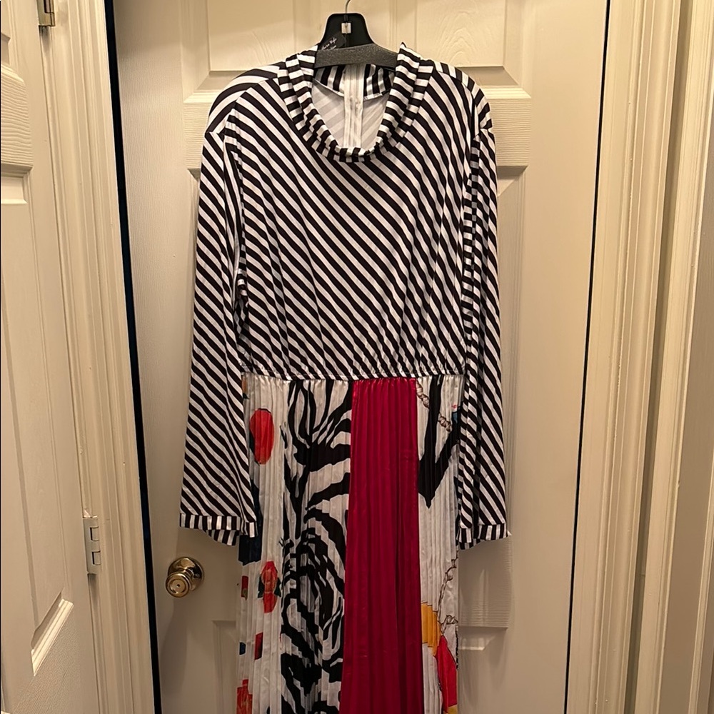 Women’s maxi pleated dress, size 1x, smoke-free environment and no pets.